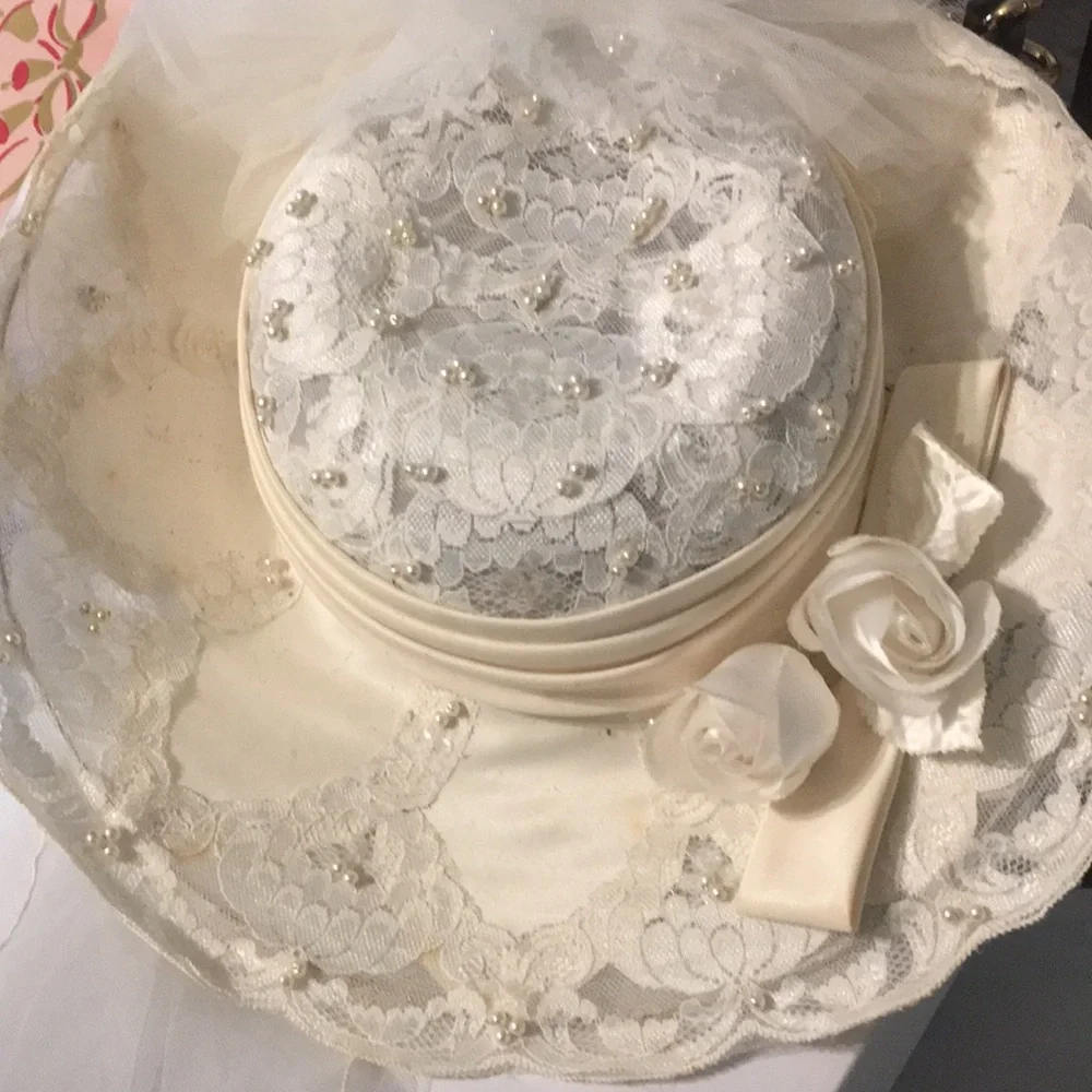 T&G BRIDAL delicate white